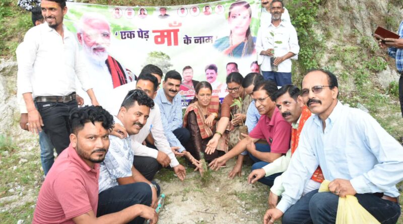 प्रधानमंत्री नरेंद्र मोदी द्वारा शुरू की गई एक पेड़ माँ के नाम मुहिम बन चुकी है आम जन की मुहिम- कैबिनेट मंत्री रेखा आर्या