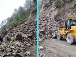 गंगोत्री राष्ट्रीय राजमार्ग के पास भूस्खलन, मलबा आने से बिशनपुर, नेताला, हेल्कुगाड़ व सुनगर बंद, राज्य में 121 मार्ग पर आवाजाही ठप