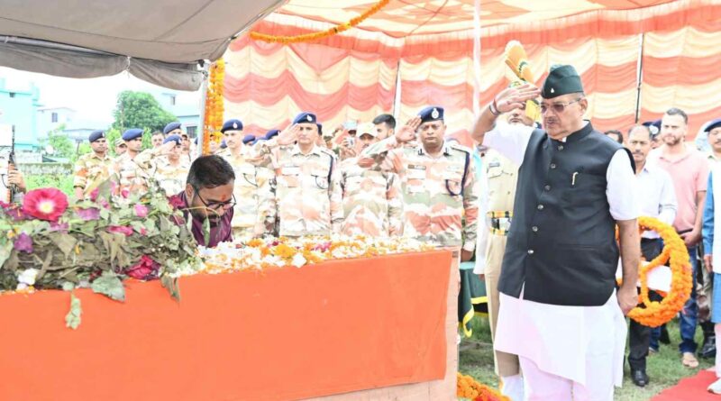 सैनिक कल्याण मंत्री गणेश जोशी ने आईटीबीपी निरीक्षक शहीद चंद्र मोहन सिंह नेगी को अर्पित की श्रद्धांजलि 