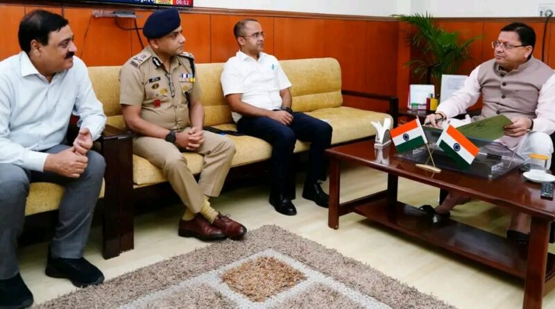 मुख्यमंत्री धामी आपदाग्रस्त क्षेत्रों में लगातार बनाये हुए अपनी नजर,गृह सचिव,पुलिस महानिदेशक, और गढ़वाल आयुक्त से बैठक कर ली जानकारी 