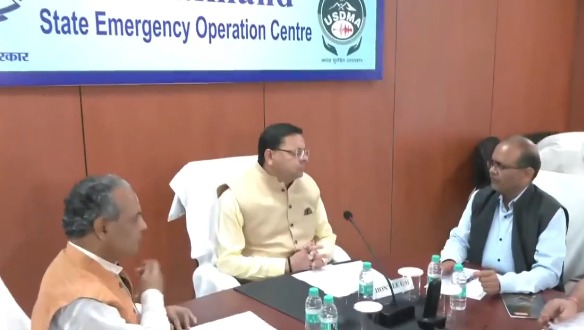 मुख्यमंत्री धामी ने राज्य आपदा प्रबंधन केंद्र पाहुंच कर आपदा से प्रभावित क्षेत्रों में बचाव एवं राहत कार्यों की स्वयं की मॉनिटरिंग 