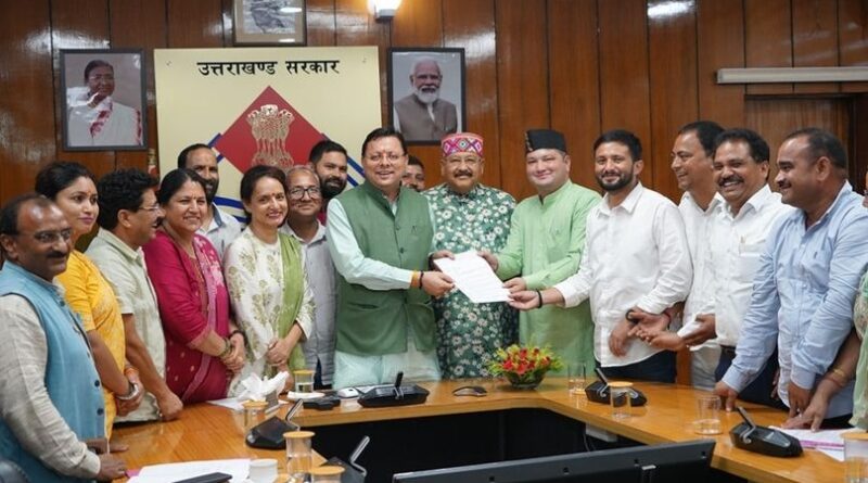 मुख्यमंत्री धामी से उत्तराखण्ड त्रिस्तरीय पंचायत संगठन के सदस्यों ने की भेंट, पंचायत चुनाव से संबंधित सौंपा ज्ञापन