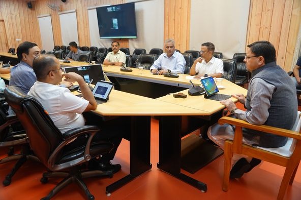 मुख्यमंत्री धामी ने ली बैठक, अधिकारियो से वर्चुअली बात कर ली केदारघाटी में चल रहें राहत, बचाव कार्यों की पूरी जानकारी,दिए आवश्यक दिशा-निर्देश
