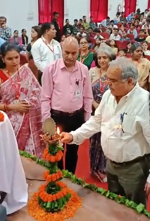  श्री गुरु राम राय विश्वविद्यालय में दीक्षारंभ कार्यक्रम का आयोजन, हज़ारों नव प्रवेशी छात्र-छात्राओं की उपस्थिति ने बढ़ाई कार्यक्रम की शोभा