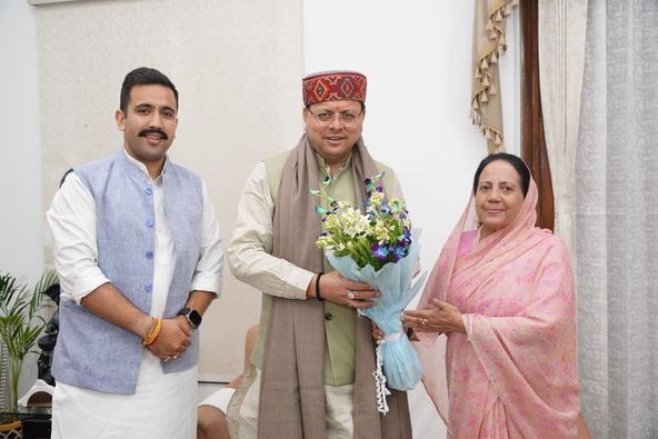मुख्यमंत्री धामी से हिमाचल प्रदेश के कैबिनेट मंत्री विक्रमादित्य सिंह एवं उनकी माताजी पूर्व लोकसभा सांसद प्रतिभा सिंह ने की भेंट 