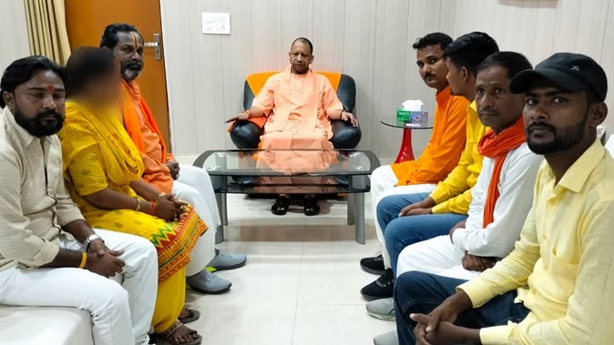 सामाजिक प्रतिनिधिमंडल से मिले मुख्यमंत्री योगी, बोले- पीड़िता व परिवार की सुरक्षा हमारी प्राथमिकता