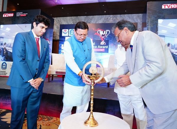 मुख्यमंत्री धामी ने इंडस्ट्रियल एक्सीलेंस अवार्ड-2024 कार्यक्रम में किया प्रतिभाग, उद्यमियों को किया सम्मानित 