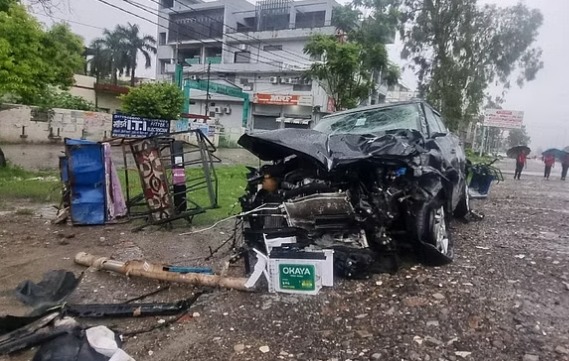 रुद्रपुर के नैनीताल हाईवे पर भयानक सड़क हादसा, कार ने ई-रिक्शा में मारी टक्कर ,गर्भवती महिला समेत चार लोगों की मौत,  कई घायल