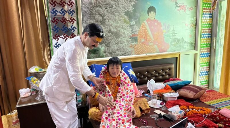 बदरीनाथ केदारनाथ मंदिर समिति अध्यक्ष अजेंद्र अजय ने दी ब्रह्मलीन पायलट बाबा को श्रद्धांजलि, आश्रम पहुंचकर लिया योग माता केको आईकावा से आशीर्वाद