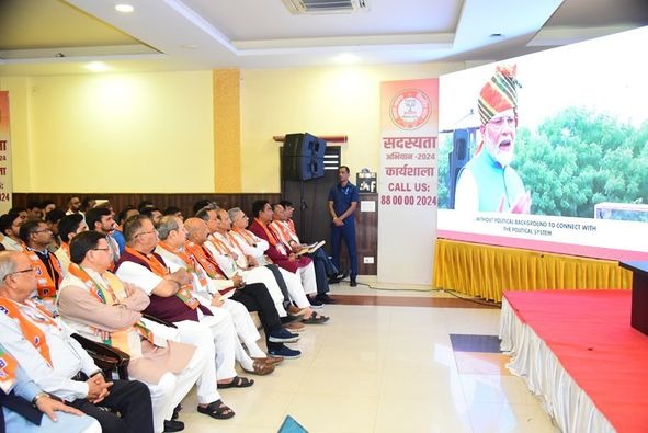 मुख्यमंत्री धामी ने प्रधानमंत्री मोदी के “मन की बात” कार्यक्रम का 113 वां संस्करण सुना, मुख्यमंत्री ने कहा ‘मन की बात’ से मिलती है समृद्ध भारत की प्रेरणा