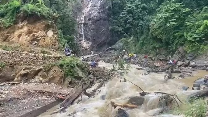 आपदा प्रभावित गेंवाली गांव में दवाई बांटकर लौट रहा स्वास्थ्य विभाग का कर्मचारी गदेरे में बहा, सर्च ऑपरेशन के बाद भी नहीं मिल सका