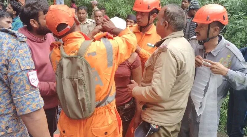 Breaking: श्री केदारनाथ धाम यात्रा मार्ग पर वाहन दुर्घटना ग्रस्त, 13 वाहन सवार रेस्क्यू, एक की तलाश जारी