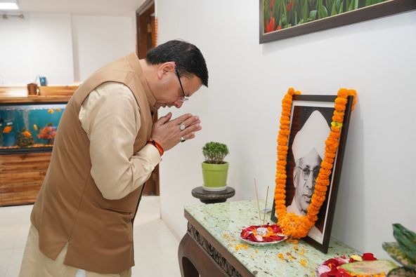 मुख्यमंत्री धामी ने पूर्व राष्ट्रपति डॉ. सर्वपल्ली राधाकृष्णन को श्रद्धा सुमन अर्पित कर दी श्रद्धांजलि, शिक्षकों को शिक्षक दिवस की दी शुभकामनाएं