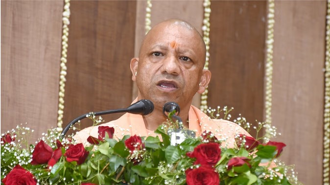 मुख्यमंत्री योगी बोले लव जिहाद, ईव टीजिंग होने पर सिपाही से सीओ तक होंगे जवाबदेह, मंत्रियों के संपर्क में रहें डीएम 