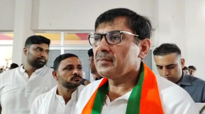 हरियाणा में भाजपा प्रत्याशी देवेंद्र बबली ने किसानों से मांगी माफी, पंचायत में जाकर जोड़े हाथ,12 मार्च को हुई थी धक्का मुक्की
