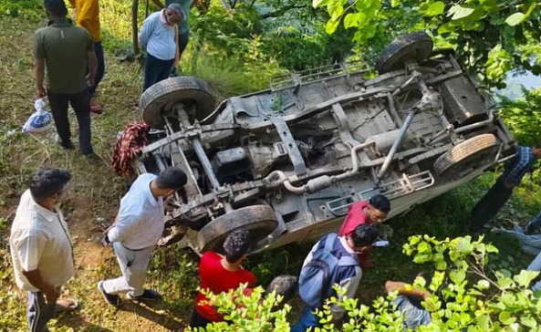 उत्तरकाशी में बड़ा हादसा, शिक्षकों को छोड़ने स्कूल जा रहा वाहन मणि के पास दुर्घटनाग्रस्त ,कई घायल, एक गंभीर 