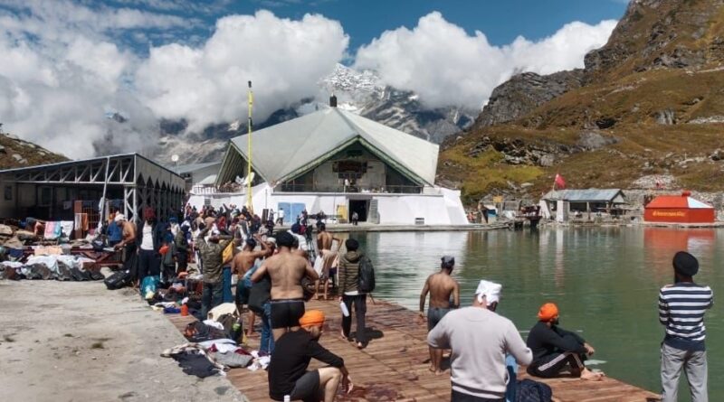 हेमकुंड साहिब की यात्रा करने वालो की संख्या 2 लाख पार, इस तारीख तक कर सकेंगे यात्रा