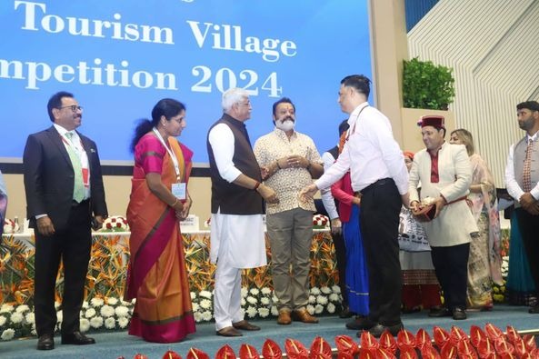 उत्तराखंड की टूरिज्म सेक्टर में बड़ी उपलब्धि, चार गांवों को मिला सर्वश्रेष्ठ पर्यटन ग्राम पुरस्कार