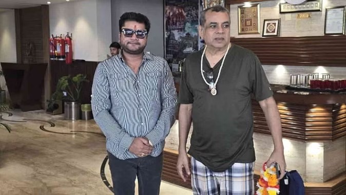 बॉलीवुड अभिनेता परेश रावल बेटे आदित्य रावल के साथ पहुंचे योगनगरी, फिल्म की शूटिंग के लिए देखेंगे लोकेशन