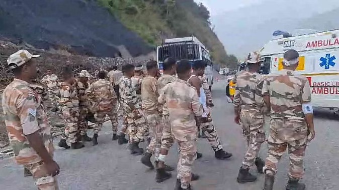 जम्मू कश्मीर विधानसभा चुनाव ड्यूटी से लौट रही आईटीबीपी जवानों से भरी बस पलटी, ऋषिकेश-चम्बा हाईवे पर हादसा