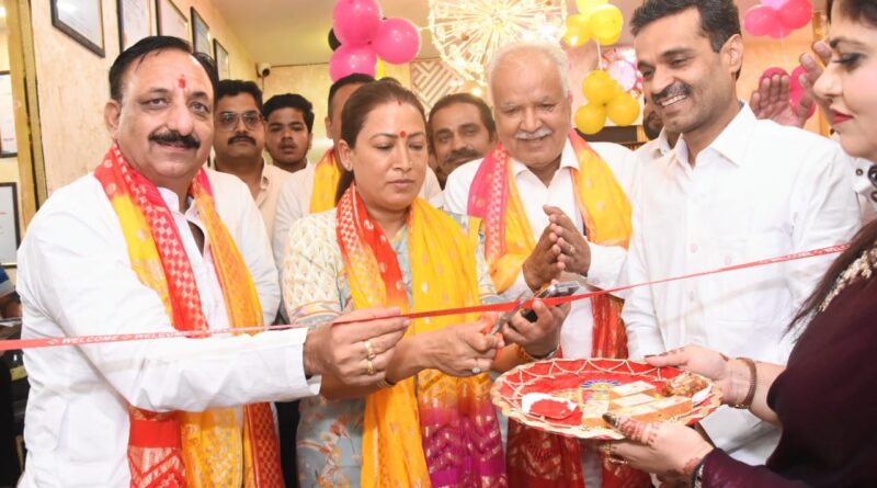 कैबिनेट मंत्री रेखा आर्या ने UK International London Beauty School का किया शुभारंभ, बोलीं- सेंटर से तैयार होंगे रोज़गार व स्वरोज़गार के लिए निपुण युवा