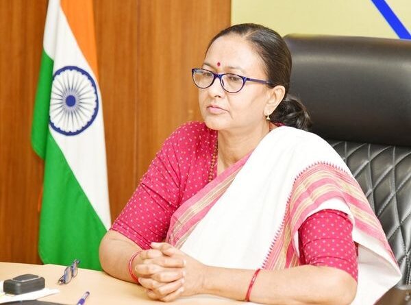 मुख्य सचिव राधा रतूड़ी ने PMGSY  के तहत निर्मित ग्रामीण मोटर मार्गों के अनुरक्षण कार्यों से सम्बंधित की बैठक, दिए निर्देश