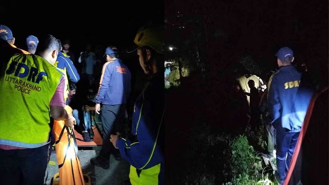 रुद्रप्रयाग जवाड़ी बाईपास के पास खाई में गिरा वाहन, मौके पर पहुंची एसडीआरएफ, चार युवकों का किया रेस्क्यू