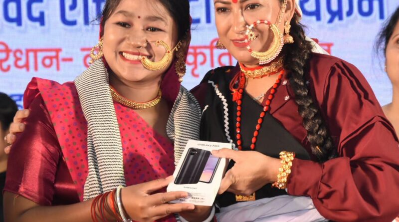 हमारे परिधान ही हमारी पहचान, हर बेटी के भीतर हो स्वावलंबन का भाव, उनके सपनों को पूरा करने के लिए तत्पर है सरकार: महिला सशक्तिकरण एवं बाल विकास मंत्री रेखा आर्या  