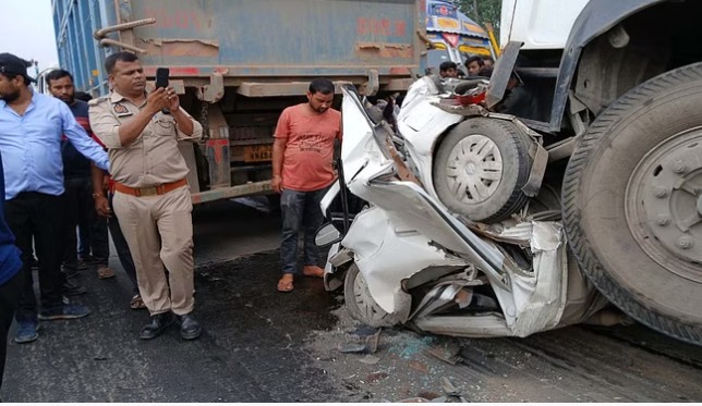 कानपुर में भीषण सड़क हादसा, कार सवार चार बच्चों समेत पांच की मौत, मंजर देख हर कोई सहम गया