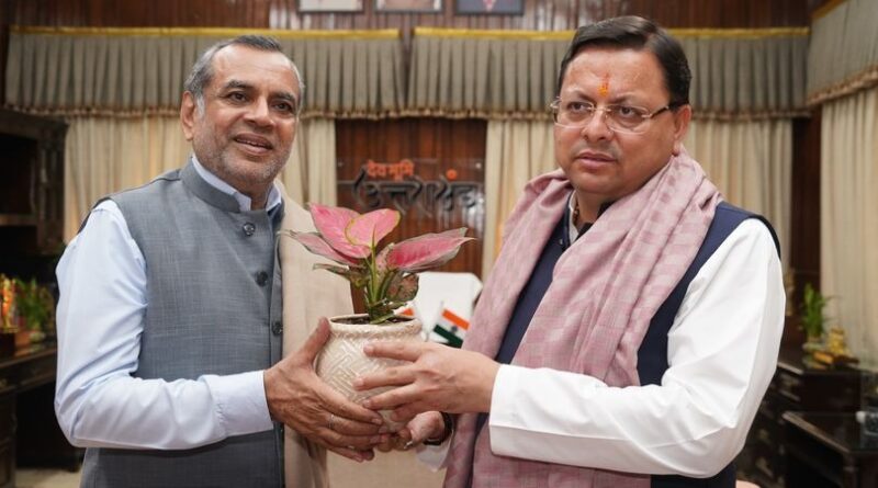 मुख्यमंत्री धामी से सुप्रसिद्ध फ़िल्म अभिनेता परेश रावल ने की भेंट
