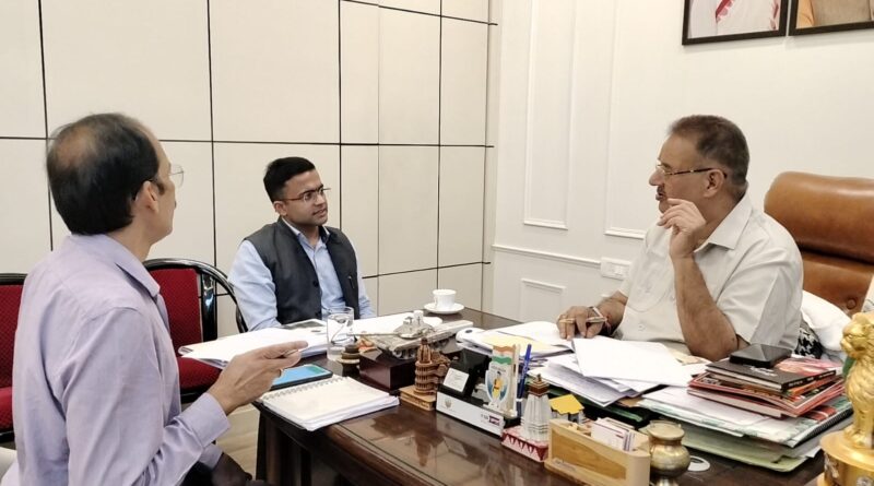 ग्राम्य विकास मंत्री गणेश जोशी ने प्रदेश में आपदा से क्षतिग्रस्त तथा बंद हुई सड़कों को शीघ्रता से खोलने के दिए निर्देश