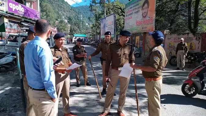 उत्तरकाशी में मस्जिद को लेकर बवाल, धार्मिक संगठन ने निकाली रैली, बाजार बंद, पुलिस ने रोकने के लिए लगाए बैरियर