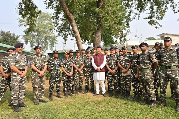 मुख्यमंत्री धामी ने बनबसा में आयोजित कार्यक्रम में भूतपूर्व सैनिकों को किया सम्मानित, दीपावली की दी शुभकामनाएं 