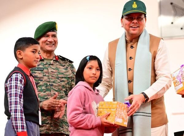 मुख्यमंत्री धामी ने लैंसडाउन छावनी में आयोजित कार्यक्रम में किया प्रतिभाग, सैनिकों को दी दीपावली की बधाई, वार मेमोरियल पर पुष्प चक्र अर्पित कर शहीदों को दी श्रद्धांजलि 