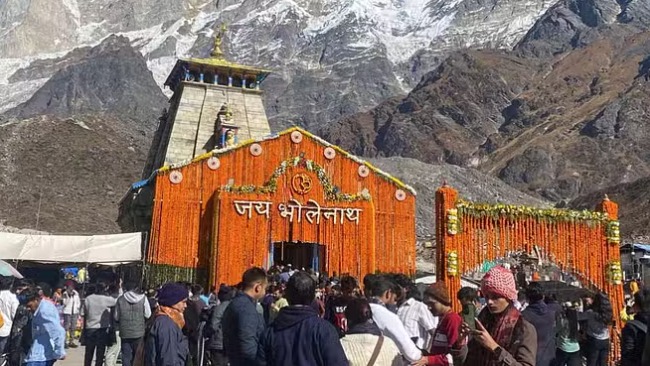 भाई दूज के पर्व पर शीतकाल के लिए बंद हुए केदारनाथ धाम के कपाट, हजारों श्रद्धालुओं ने किए दर्शन