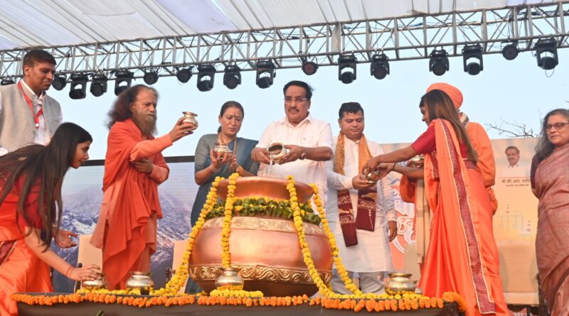 गंगा उत्सव- 2024 में शामिल हुईं कैबिनेट मंत्री रेखा आर्या , केंद्रीय जल शक्ति मंत्री सीआर पाटिल, बीएसएफ के महिला दल को दिखाई हरी झंडी