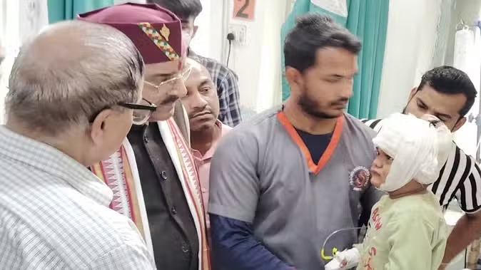 अल्मोड़ा बस हादसा : मुझे मम्मी के पास जाना है,हादसे में चार साल की शिवानी ने खो दिए मां-बाप, रोती-बिलखती रही मासूम
