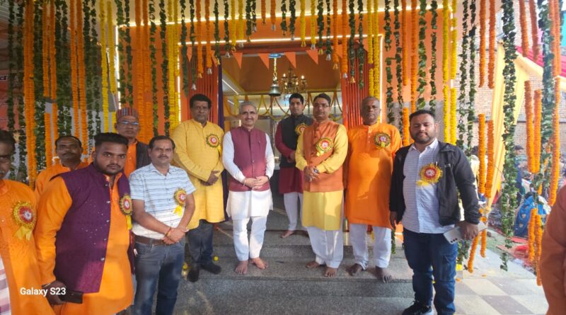 ब्रहमपुरी क्षेत्र में बनाए गए सूर्य मंदिर छट पार्क में पूर्वांचल समाज से पूजा के लिए जुटे तमाम लोग,पार्षद सतीश कश्यप ने विधायक विनोद चमोली और निवर्तमान मेयर सुनील उनियाल गामा का जताया आभार 