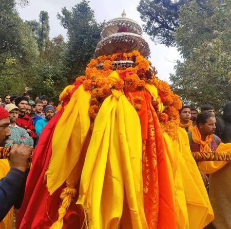 तृतीय केदार भगवान तुंगनाथ की उत्सव विग्रह डोली शीतकालीन गद्दीस्थल मर्केटेश्वर मंदिर मक्कूमठ पहुंची,स्थानीय जनता तथा श्रद्धालुओं ने डोली का किया भव्य स्वागत 