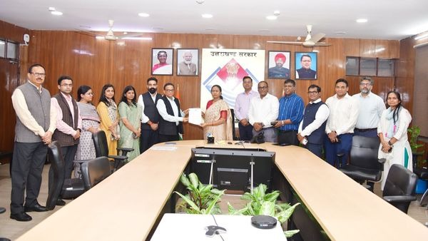 मुख्य सचिव राधा रतूड़ी से उत्तराखंड आईएएस एसोसिएशन के सदस्यों ने की मुलाकात, वरिष्ठ आईएएस अधिकारी आनंद बर्द्धन के साथ हुई घटना से कराया अवगत