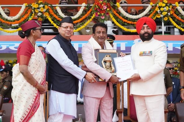 मुख्यमंत्री धामी ने 25वें राज्य स्थापना दिवस पर आयोजित “देवभूमि रजत उत्सव कार्यक्रम में किया प्रतिभाग, अल्मोड़ा बस दुर्घटना में दिवंगत लोगों को अर्पित की  श्रद्धांजलि ,की कई घोषणाएं