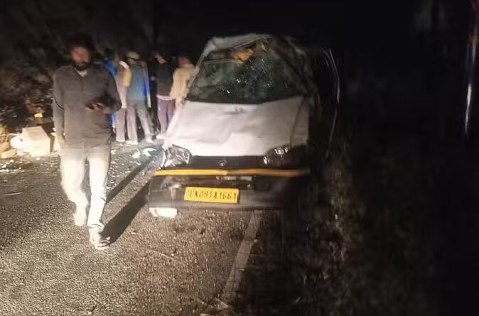 टिहरी में बड़ा सड़क हादसा, लंबगांव से पुजार गांव जा रही कार खाई में गिरी, एक की मौके पर मौत, सात घायल
