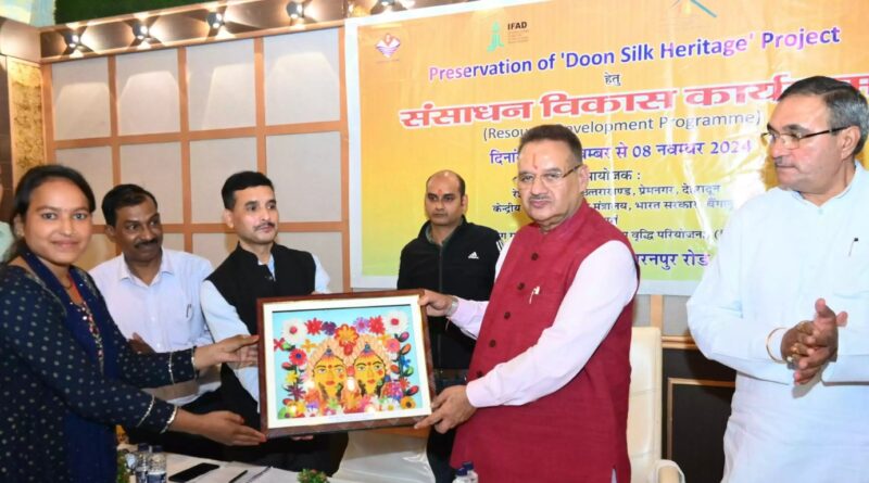 मातृशक्ति की प्रतिभा और कौशल से देश-दुनिया को परिचित करा रही सरकार : ग्राम्य विकास मंत्री गणेश जोशी 