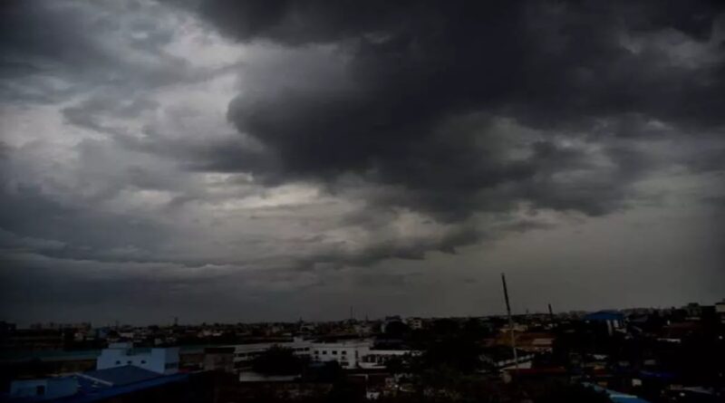 उत्तराखंड में मौसम ने बदली करवट, मैदानी इलाकों में धुंध तो पहाड़ों पर बारिश और बर्फबारी के आसार