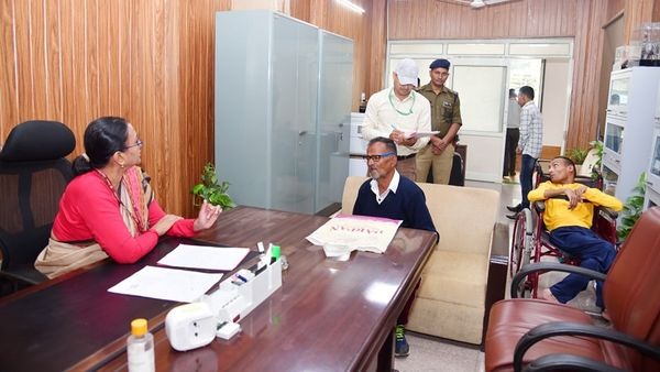 मुख्य सचिव राधा रतूड़ी ने दिव्यांगजनों से मुलाकात कर सुनी समस्याएं ,दिए निर्देश 