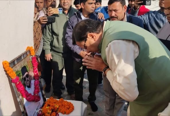 मुख्यमंत्री धामी ने उत्तराखण्ड क्रांति दल के पूर्व अध्यक्ष त्रिवेंद्र सिंह पंवार के निधन पर दी श्रद्धांजलि 