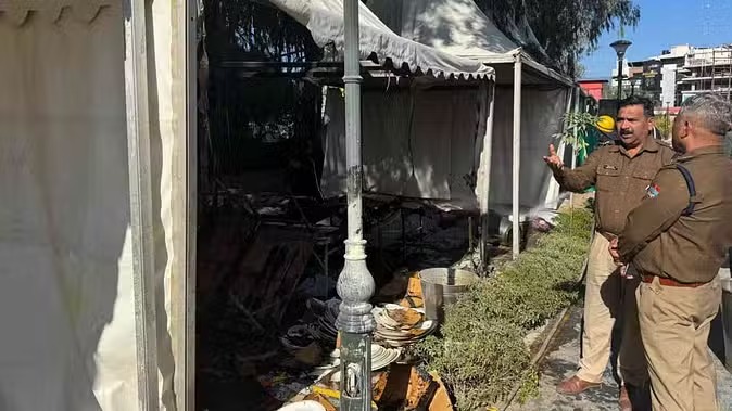 आयुर्वेद एक्सपो आयोजन स्थल के पास रसोई कॉर्नर में लगी आग, तंबू और सामान जला, फायर ब्रिगेड की टीम ने आग पर पाया काबू 