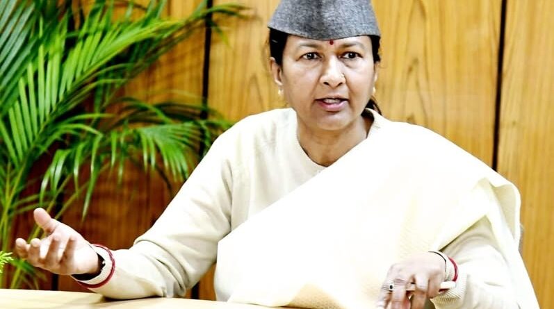 उत्तराखंड के सभी सरकारी अस्पतालों, मेडिकल कालेजों, स्कूलों और हास्टल में लगेंगे सोलर पैनल, मुख्य सचिव राधा रतूड़ी ने जारी किए निर्देश