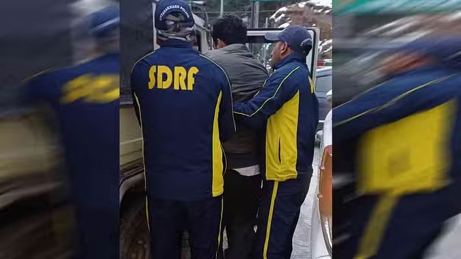 चकराता हादसा: घूमने निकले पांच दोस्त, तेज रफ्तार कार पैरापिट तोड़ खाई में गिरी, एक की मौत