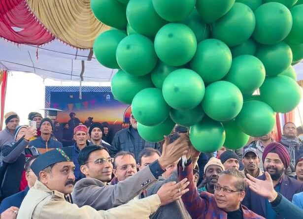 मसूरी विंटर लाइन कार्निवाल का रंगारंग शुभारंभ, डीएम-एसएसपी ने किया कार्निवाल का शुभारम्भ
